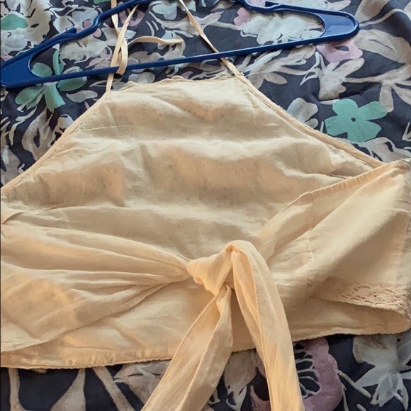 LACE HALTER TOP SIZE MEDIUM - Picture 3 of 3